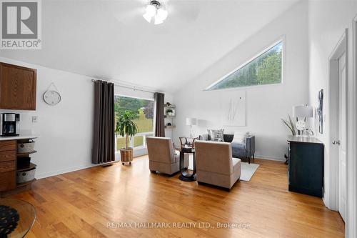 67 Telecom Road, Kawartha Lakes, ON - Indoor Photo Showing Living Room