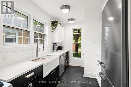 22 Mount Pleasant Avenue, Ottawa, ON - Indoor Photo Showing Kitchen