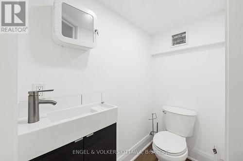 22 Mount Pleasant Avenue, Ottawa, ON - Indoor Photo Showing Bathroom