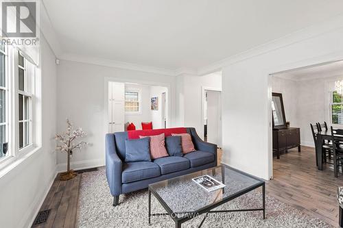 22 Mount Pleasant Avenue, Ottawa, ON - Indoor Photo Showing Living Room