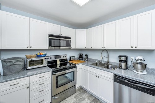 203-940 Inverness Rd, Saanich, BC - Indoor Photo Showing Kitchen With Double Sink