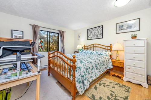 203-940 Inverness Rd, Saanich, BC - Indoor Photo Showing Bedroom