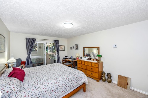 203-940 Inverness Rd, Saanich, BC - Indoor Photo Showing Bedroom