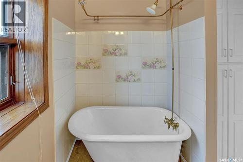 3060 18Th Avenue, Regina, SK - Indoor Photo Showing Bathroom