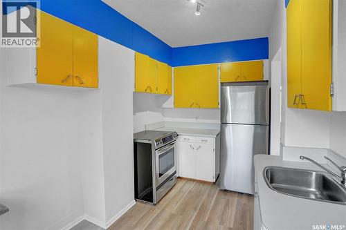 3060 18Th Avenue, Regina, SK - Indoor Photo Showing Kitchen