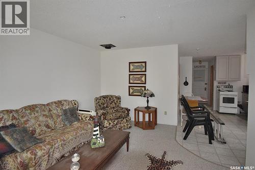 13 6Th Street, Lakeland Rm No. 521, SK - Indoor Photo Showing Living Room