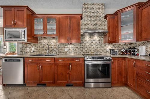 4150 Walters Street, Merritt, BC - Indoor Photo Showing Kitchen