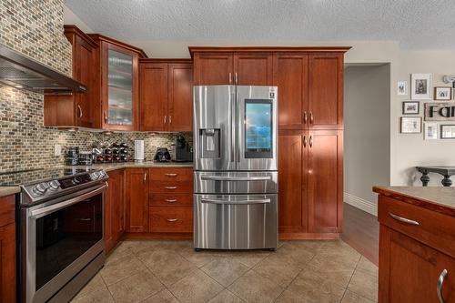 4150 Walters Street, Merritt, BC - Indoor Photo Showing Kitchen