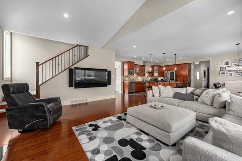 4150 Walters Street, Merritt, BC - Indoor Photo Showing Living Room