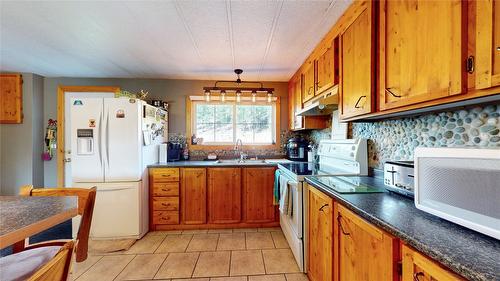 3215 Hidden Valley Road, Cranbrook, BC - Indoor Photo Showing Kitchen