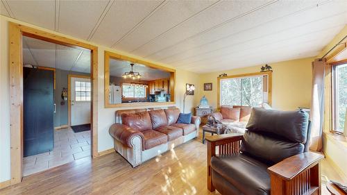 3215 Hidden Valley Road, Cranbrook, BC - Indoor Photo Showing Living Room