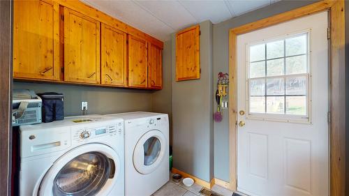 3215 Hidden Valley Road, Cranbrook, BC - Indoor Photo Showing Laundry Room
