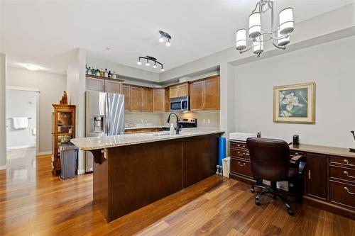 107-2142 Vasile Street, Kelowna, BC - Indoor Photo Showing Kitchen