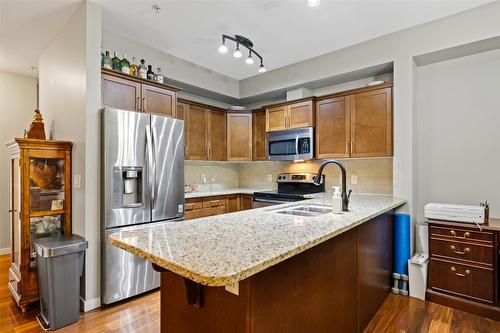 107-2142 Vasile Street, Kelowna, BC - Indoor Photo Showing Kitchen With Double Sink