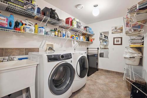 183 Magic Drive, Kelowna, BC - Indoor Photo Showing Laundry Room