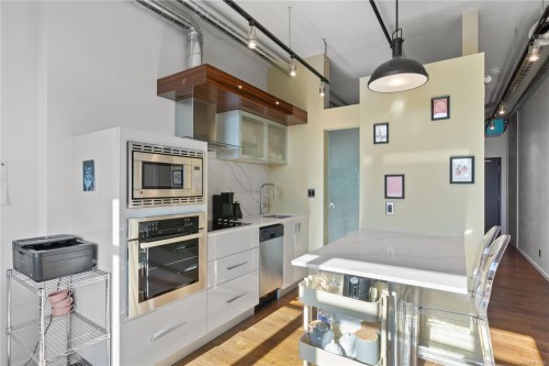 526-1029 View St, Victoria, BC - Indoor Photo Showing Kitchen