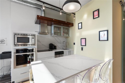 526-1029 View St, Victoria, BC - Indoor Photo Showing Kitchen