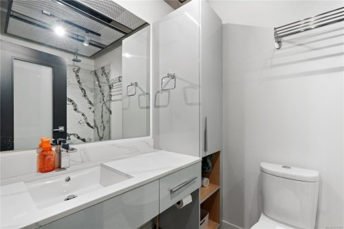 526-1029 View St, Victoria, BC - Indoor Photo Showing Bathroom