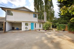 7037 WALLACE Dr  Central Saanich, BC V8M 1E9