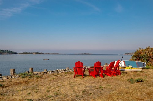 7902 Lantzville Rd, Lantzville, BC 