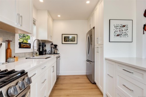 7902 Lantzville Rd, Lantzville, BC 