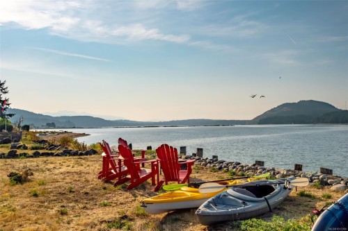 7902 Lantzville Rd, Lantzville, BC 