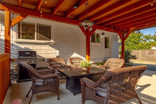 7902 Lantzville Rd, Lantzville, BC 