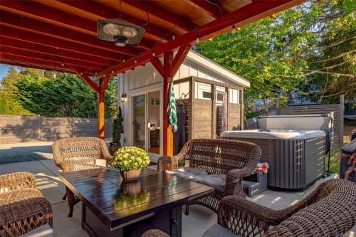 7902 Lantzville Rd, Lantzville, BC 