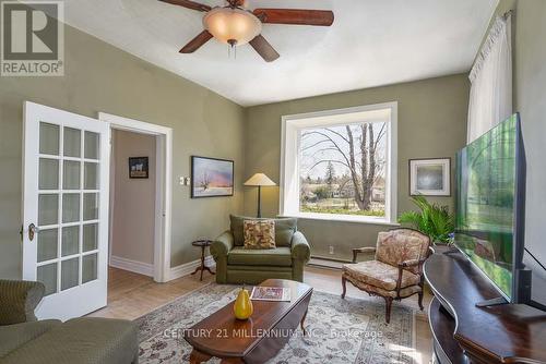 1380 Queen Street W, Caledon, ON - Indoor Photo Showing Living Room