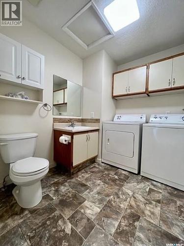 2 34 Central Avenue S, Swift Current, SK - Indoor Photo Showing Laundry Room