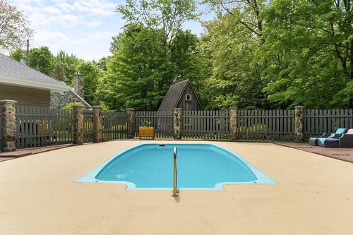 Piscine - 126 Rue Du Docteur-Fauteux, Shawinigan, QC - Outdoor With In Ground Pool With Backyard