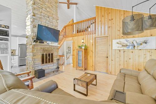 Salon - 133 Rue Des Monts, Saint-Sauveur, QC - Indoor Photo Showing Living Room With Fireplace