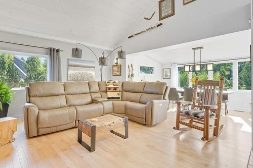Salon - 133 Rue Des Monts, Saint-Sauveur, QC - Indoor Photo Showing Living Room