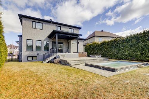 Piscine - 7955 Rue De Lausanne, Brossard, QC 