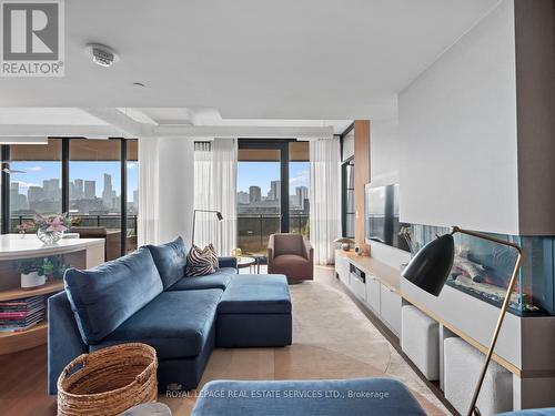904 - 21 Lawren Harris Square, Toronto, ON - Indoor Photo Showing Living Room