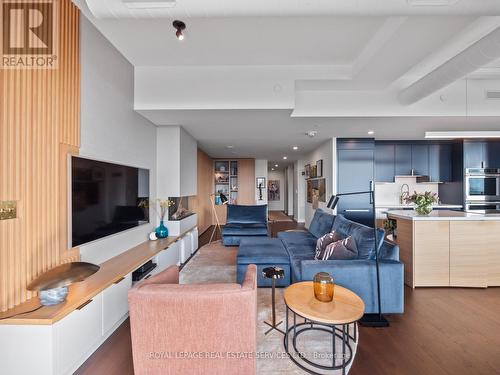 904 - 21 Lawren Harris Square, Toronto, ON - Indoor Photo Showing Living Room