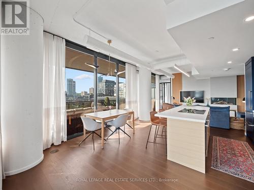 904 - 21 Lawren Harris Square, Toronto, ON - Indoor Photo Showing Kitchen