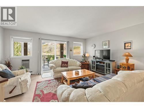 4900 Okanagan Avenue Unit# 402, Vernon, BC - Indoor Photo Showing Living Room