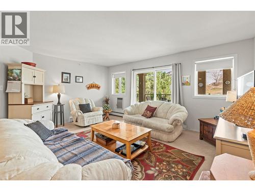 4900 Okanagan Avenue Unit# 402, Vernon, BC - Indoor Photo Showing Living Room