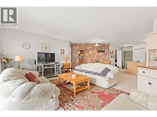 4900 Okanagan Avenue Unit# 402, Vernon, BC - Indoor Photo Showing Living Room