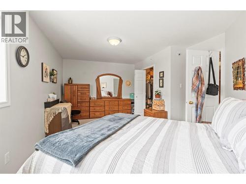 4900 Okanagan Avenue Unit# 402, Vernon, BC - Indoor Photo Showing Bedroom