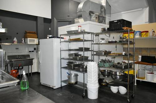 Cuisine - 4021 Boul. St-Joseph, Drummondville, QC - Indoor Photo Showing Garage