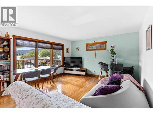 2504 Gould Road, Kamloops, BC - Indoor Photo Showing Living Room