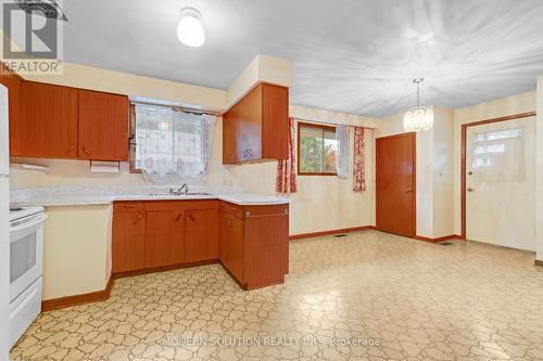 177 Eaglewood Boulevard, Mississauga, ON - Indoor Photo Showing Kitchen With Double Sink