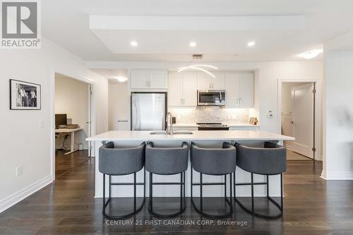 809 - 505 Talbot Street, London East (East F), ON - Indoor Photo Showing Kitchen With Upgraded Kitchen