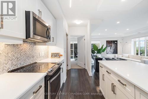 809 - 505 Talbot Street, London East (East F), ON - Indoor Photo Showing Kitchen With Upgraded Kitchen
