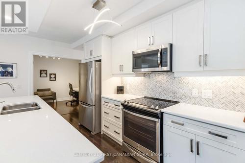 809 - 505 Talbot Street, London East (East F), ON - Indoor Photo Showing Kitchen With Double Sink With Upgraded Kitchen