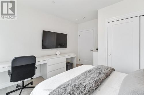 809 - 505 Talbot Street, London East (East F), ON - Indoor Photo Showing Bedroom