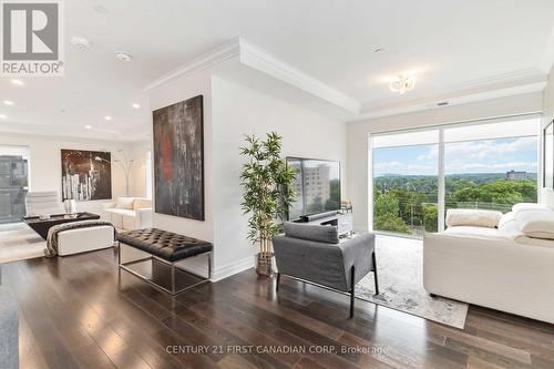 809 - 505 Talbot Street, London East (East F), ON - Indoor Photo Showing Living Room