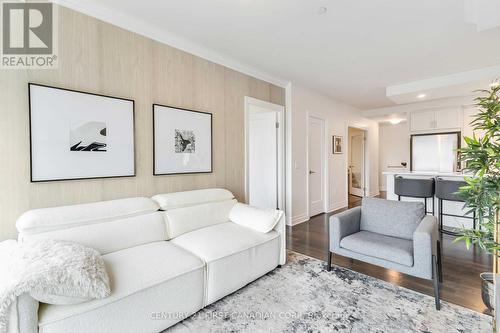809 - 505 Talbot Street, London East (East F), ON - Indoor Photo Showing Living Room